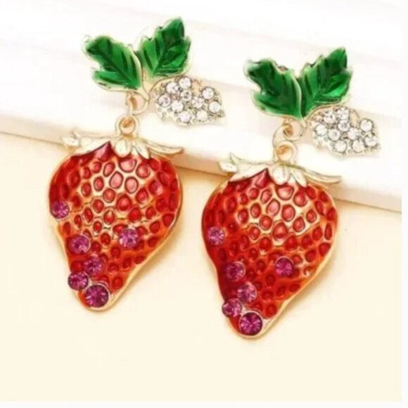⭐️❤️ FREE Strawberry Fruit Snack Hipster Rhinestone Modern Drop Berry Earrings - Picture 1 of 4